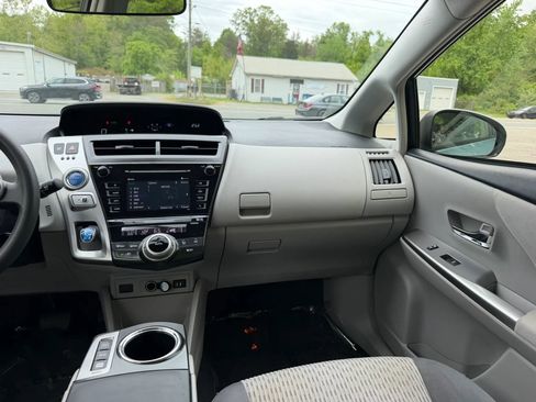 Used 2015 Toyota Prius V Three FWD image 31