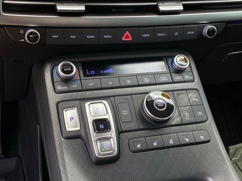 Used 2025 Hyundai Palisade Limited FWD image 18