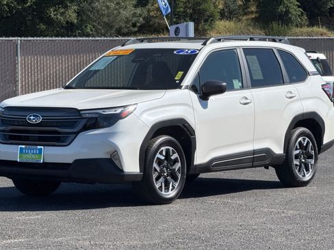 Used 2025 Subaru Forester Premium AWD/4WD image 7