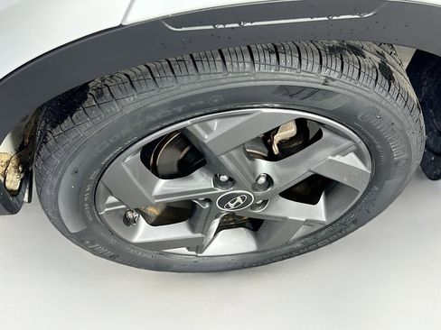 Used 2023 Hyundai Venue SEL image 29