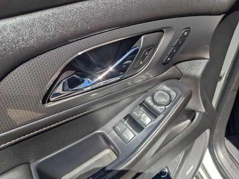 Used 2022 Chevrolet Traverse Premier AWD/4WD image 9