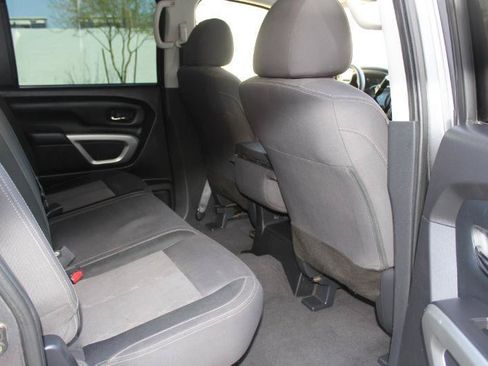 Used 2022 Nissan Titan SV AWD/4WD image 15