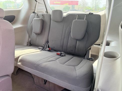 Used 2017 Chrysler Pacifica Touring FWD image 6