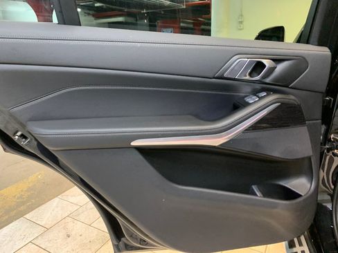Used 2022 BMW X7 xDrive40i w/ M Sport Package AWD/4WD image 69