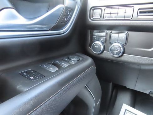Used 2023 GMC Yukon SLT w/ SLT Luxury Package AWD/4WD image 36