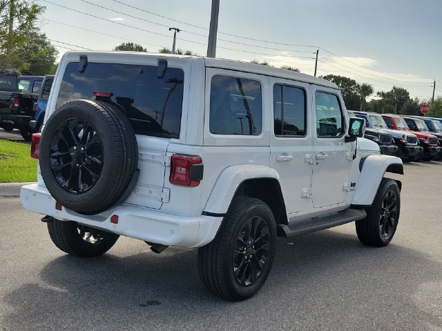 Used 2022 Jeep Wrangler Unlimited Sahara AWD/4WD image 12