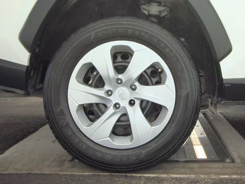 Used 2024 Toyota RAV4 LE FWD image 12