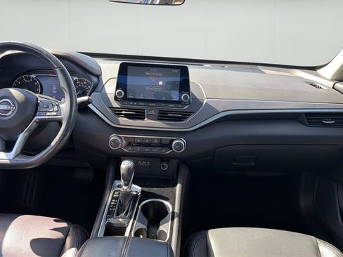 Used 2024 Nissan Altima 2.5 SR FWD image 11