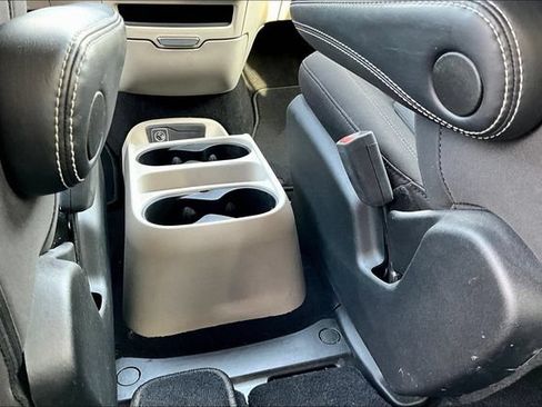 Used 2022 Chrysler Voyager LX FWD image 10