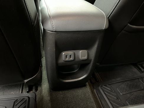 Used 2018 Chevrolet Colorado Z71 image 11