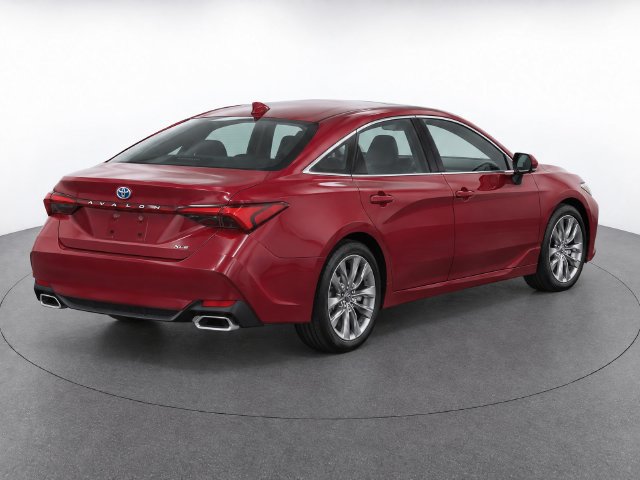 Used 2020 Toyota Avalon XLE w/ Moonroof Package FWD image 4