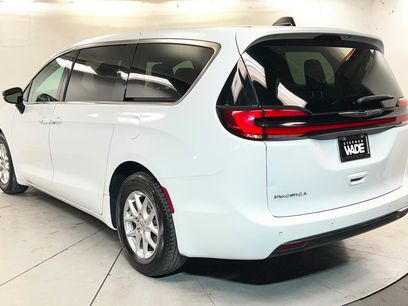 Used 2024 Chrysler Pacifica Touring-L
