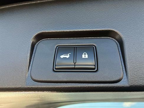 Used 2023 Nissan Rogue SV w/ SV Premium Package image 13