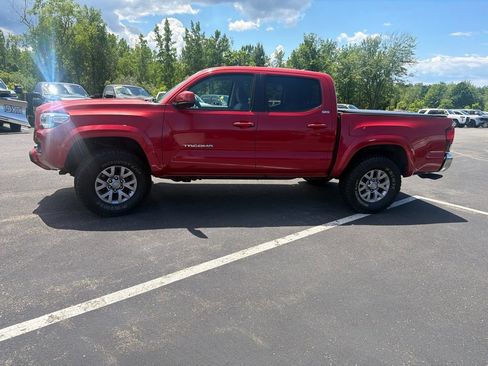 Used 2018 Toyota Tacoma SR5 AWD/4WD image 4