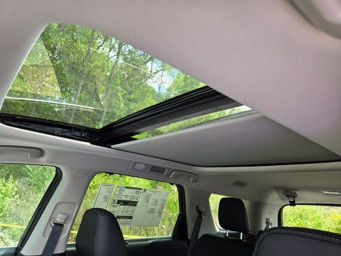 New 2026 Nissan Pathfinder SL w/ SL Premium Package FWD image 15
