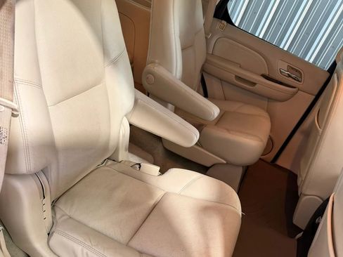 Used 2007 Cadillac Escalade AWD w/ Information Package image 27