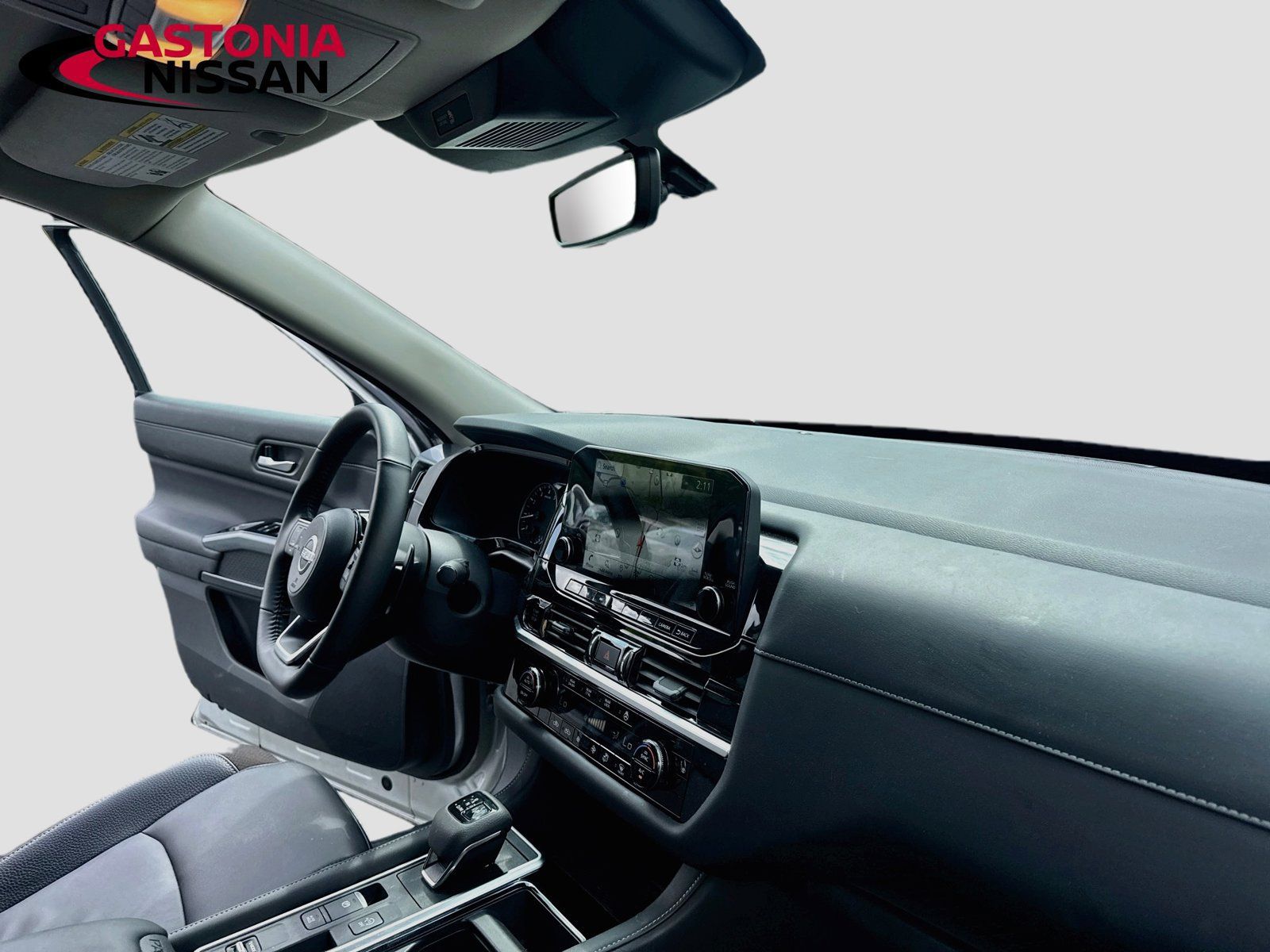 Used 2025 Nissan Pathfinder SL FWD image 36