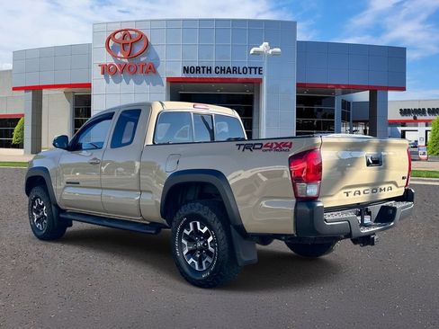 Used 2017 Toyota Tacoma TRD Off-Road AWD/4WD image 4
