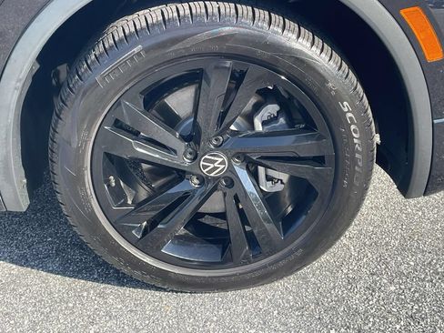 Certified 2024 Volkswagen Tiguan SE R-Line FWD image 10