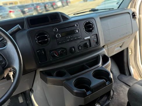 Used 2014 Ford E-250 and Econoline 250 image 17