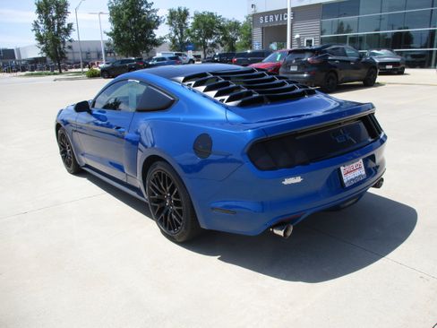 Used 2017 Ford Mustang GT w/ GT Performance Package RWD image 4