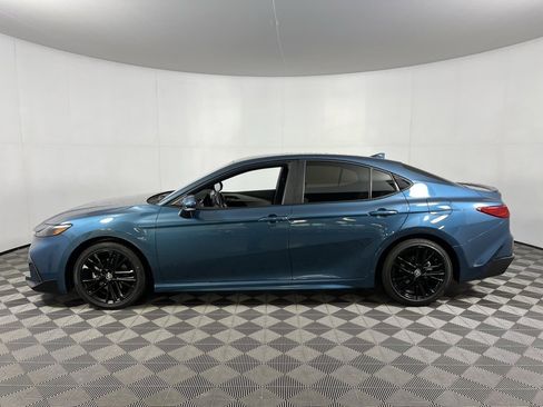 Used 2025 Toyota Camry SE image 8