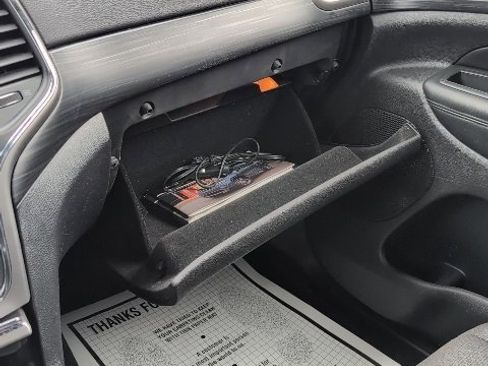 Used 2020 Jeep Grand Cherokee Laredo image 19