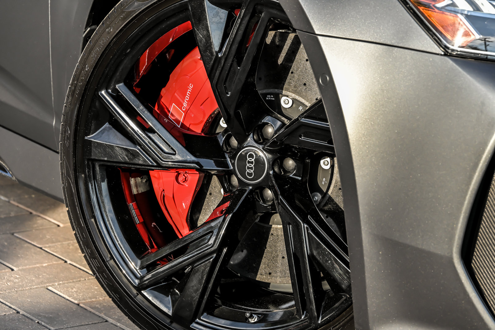 Used 2022 Audi RS 6 AWD/4WD image 3