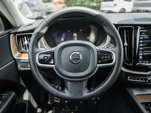 Certified 2023 Volvo XC60 B5 Plus w/ Climate Package AWD/4WD image 29