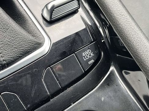 Used 2025 Jeep Compass Limited image 31