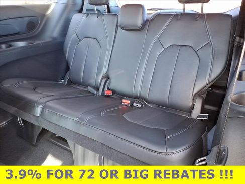 New 2026 Chrysler Pacifica Select image 13