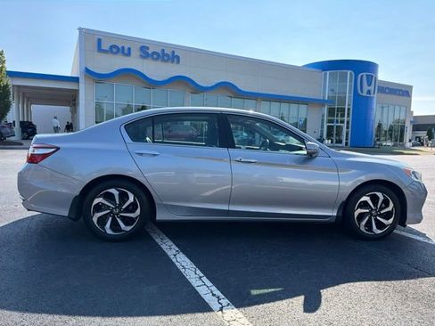 Certified 2017 Honda Accord EX-L image 5