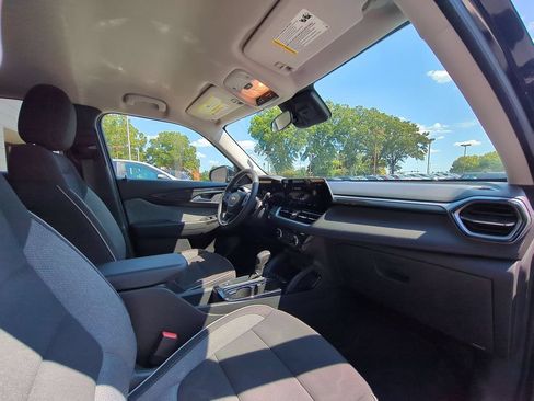 Used 2025 Chevrolet TrailBlazer LT AWD/4WD image 31