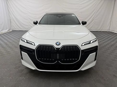 Used 2025 BMW 740i xDrive AWD/4WD image 4