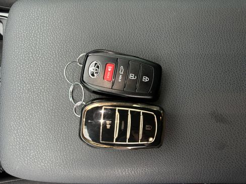 Used 2025 Toyota Camry LE FWD image 33