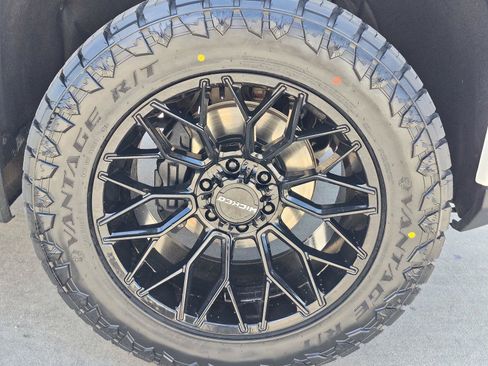 Used 2025 GMC Sierra 1500 AT4 AWD/4WD image 12