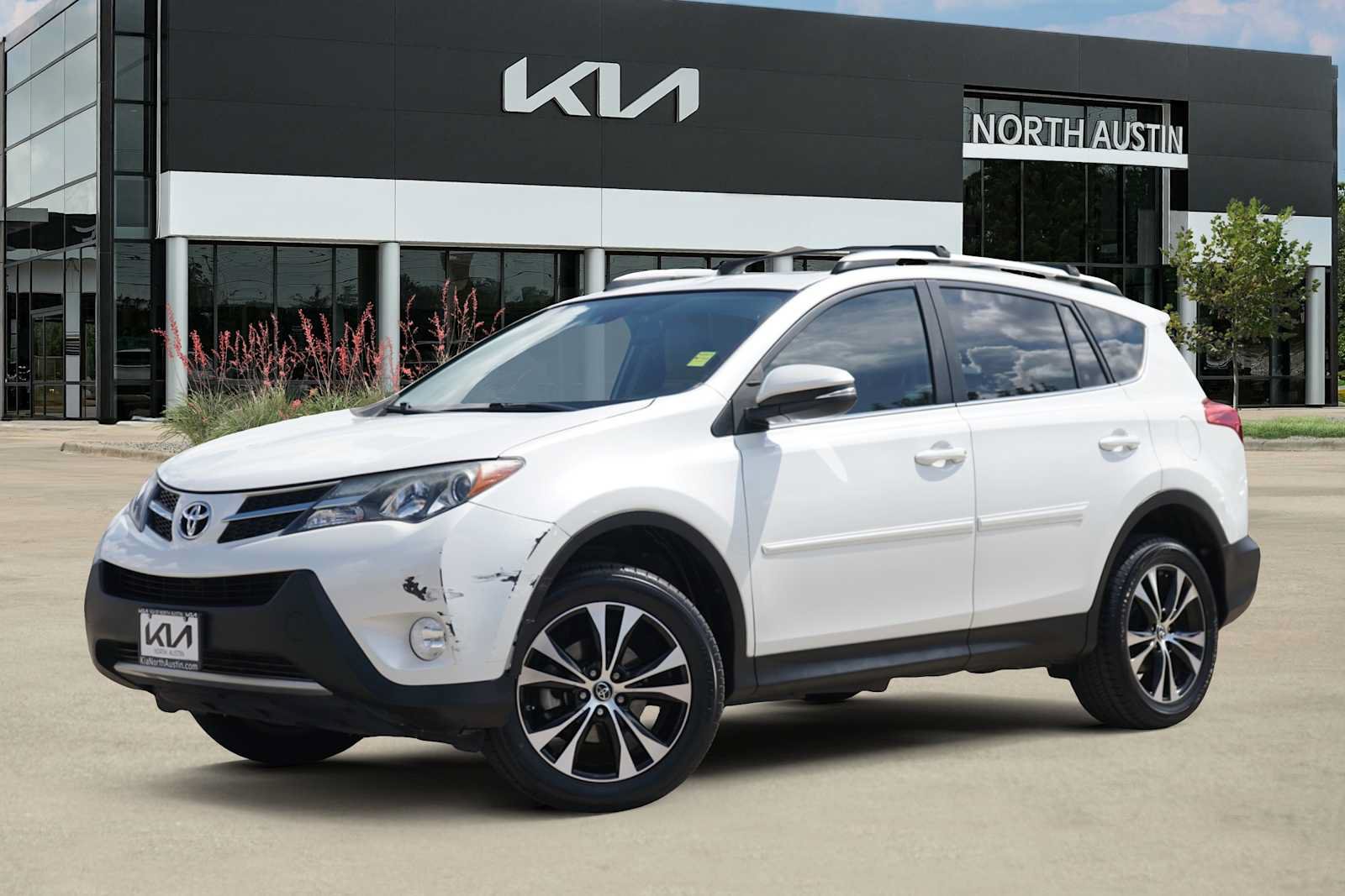 Used 2015 Toyota RAV4 Limited w/ Technology Package FWD image 1