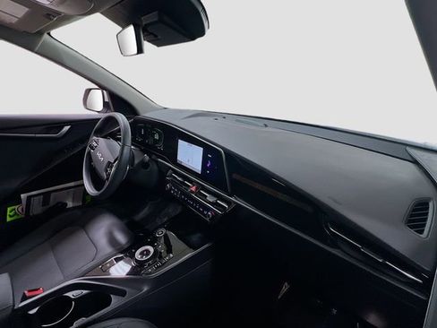 Certified 2023 Kia Niro EX image 30