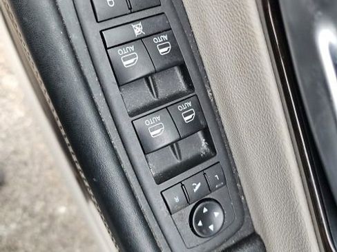 Used 2022 Chrysler Pacifica Limited image 36