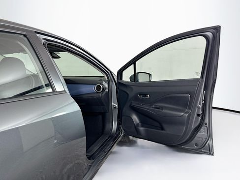 Used 2025 Nissan Versa SV FWD image 30