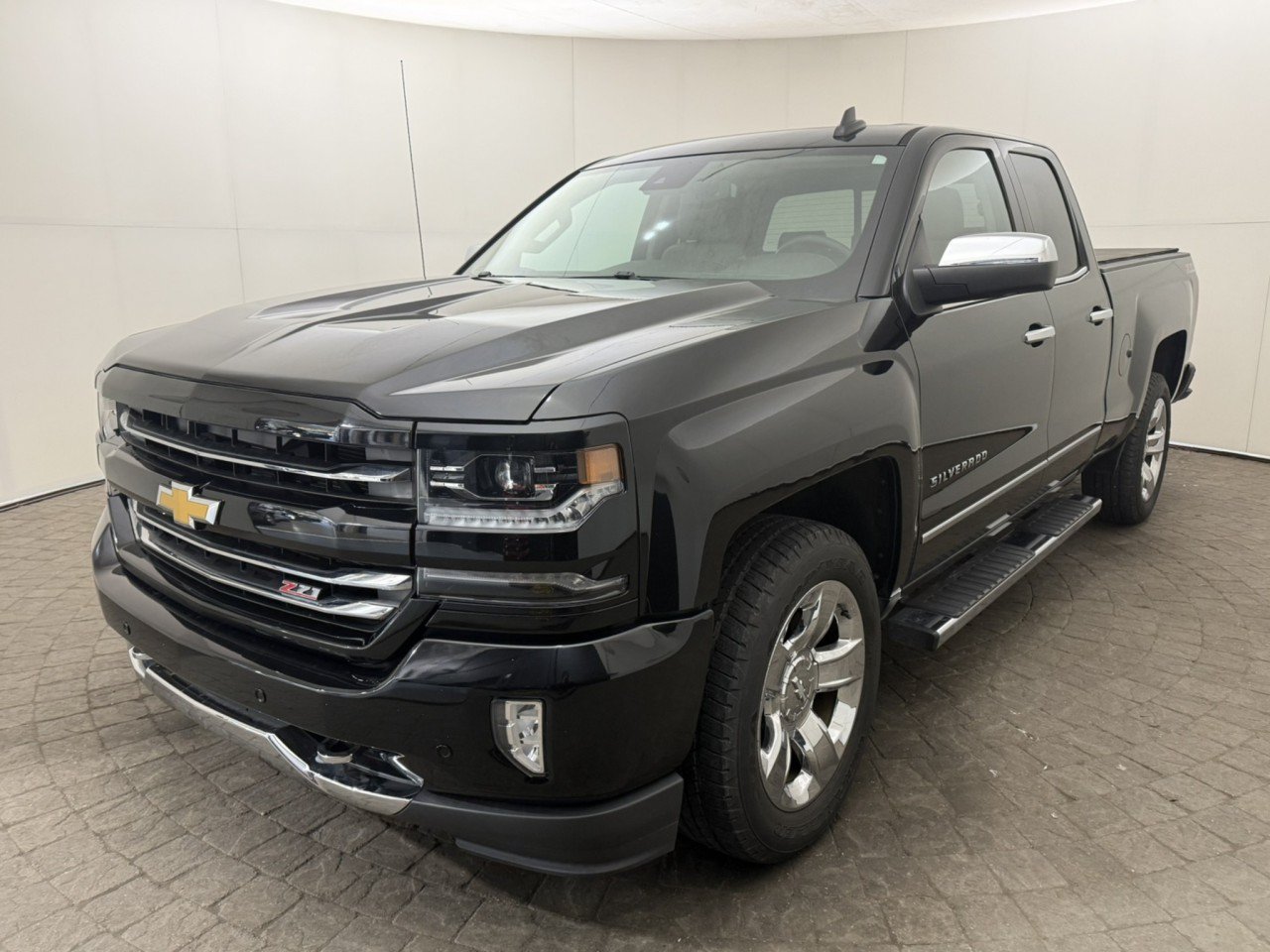 Used 2016 Chevrolet Silverado 1500 LTZ Z71 w/ LTZ Plus Package AWD/4WD image 3