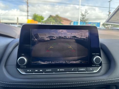 Used 2023 Nissan Rogue S image 7