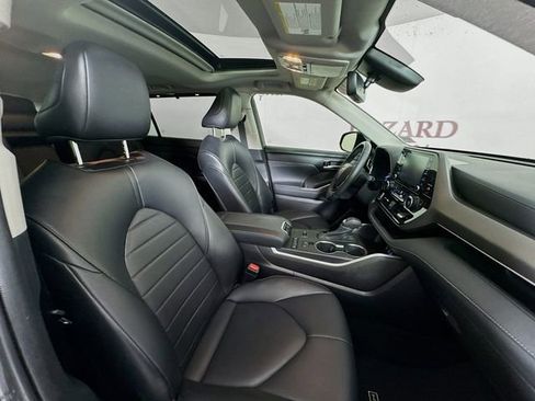 Used 2022 Toyota Highlander XLE image 32