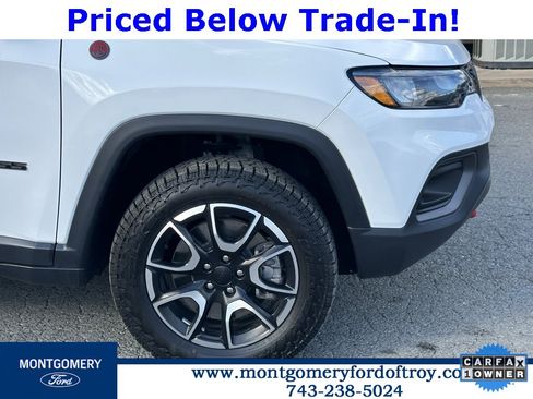 Used 2024 Jeep Compass Trailhawk image 40