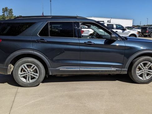 Used 2023 Ford Explorer XLT w/ Equipment Group 202A image 2