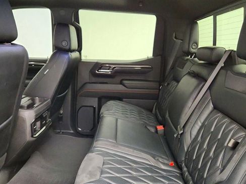 Used 2023 GMC Sierra 1500 AT4 w/ AT4 Premium Package AWD/4WD image 23