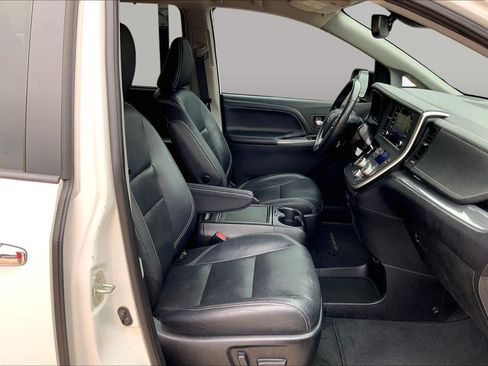 Used 2020 Toyota Sienna SE FWD image 9
