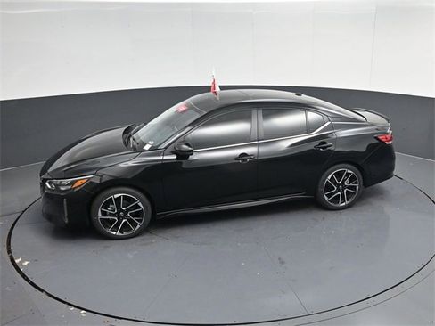 Used 2025 Nissan Sentra SR w/ SR Premium Package image 44