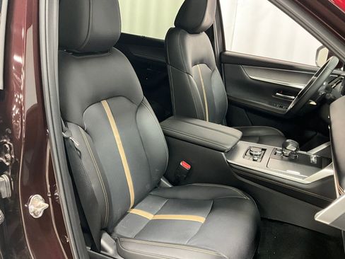 Used 2024 MAZDA CX-90 3.3 Turbo w/ Premium Plus Pkg image 8