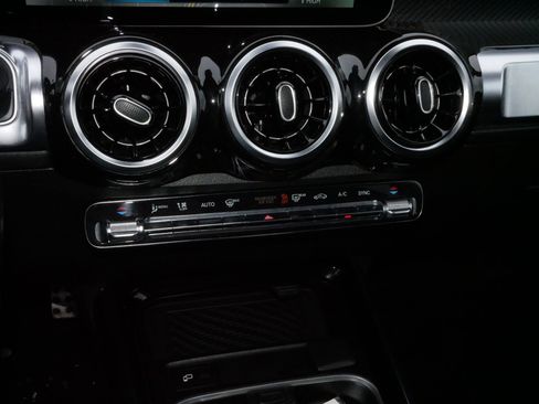 Used 2020 Mercedes-Benz GLB 250 4MATIC image 23